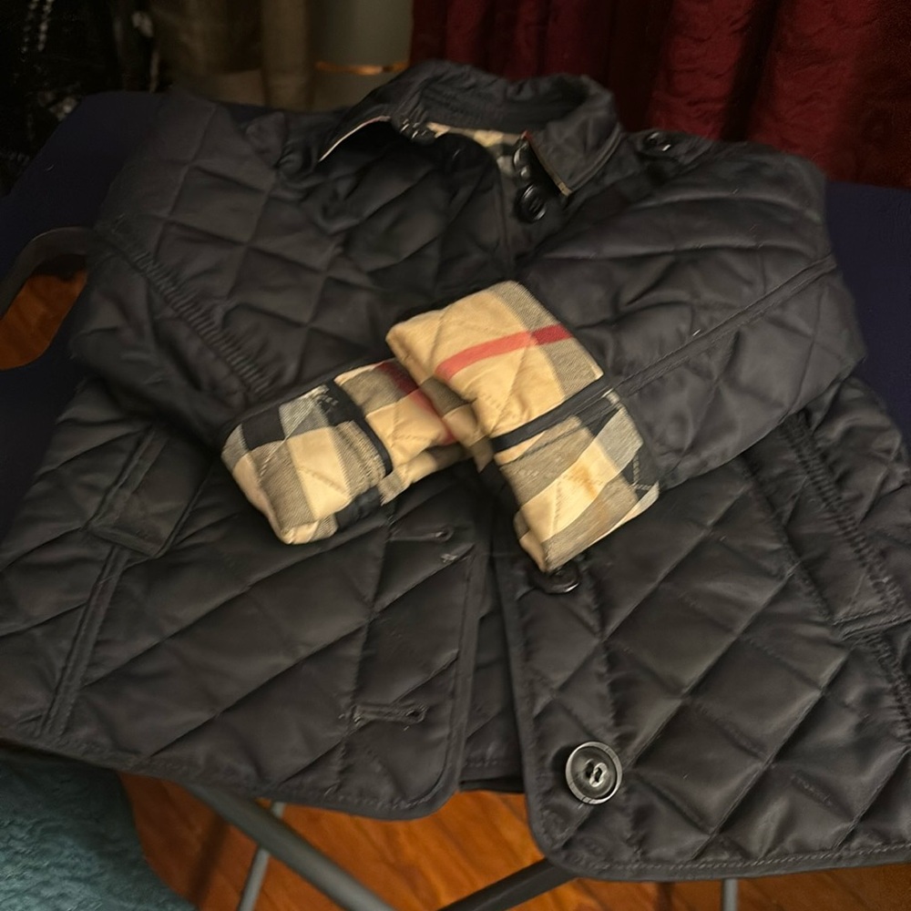 Beautiful Excellent Condition 💯 Authentic Kids Classic Burberry Jacket 🌹